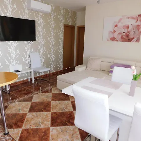 Lelle Grand Apartman Apartment