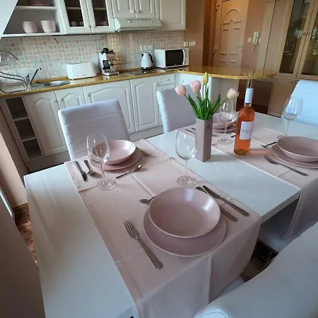 Lelle Grand Apartman 아파트