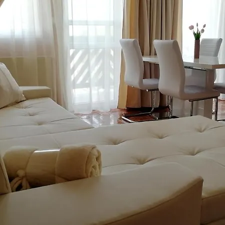 Lelle Grand Apartman *